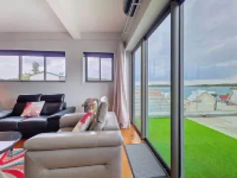 Blue Waves by dodo et Croissant