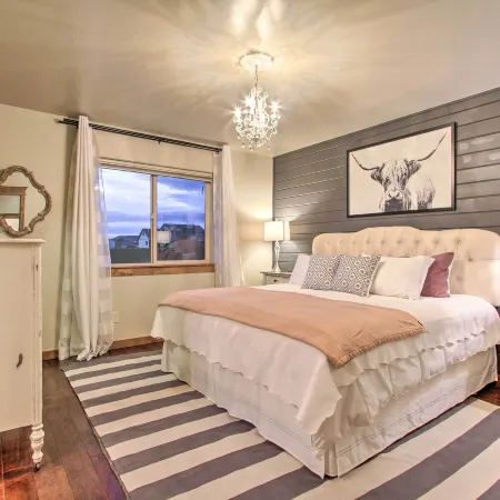 Townhome w/ Private Hot Tub, 8 Mi to Downtown