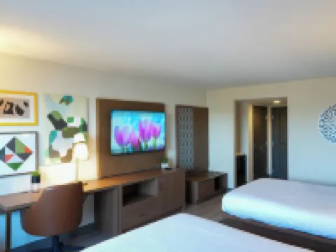 ฮอลิเดย์ อินน์ โฮเทล แอนด์ สวีทส์ ฟีนิกซ์ แอร์พอร์ต บาย IHG โรงแรมในฟีนิกซ์