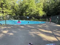 5 bdrm, 3 levels, 5 min Attitash Mt, 6 miles storyland, pool, a/c, grill