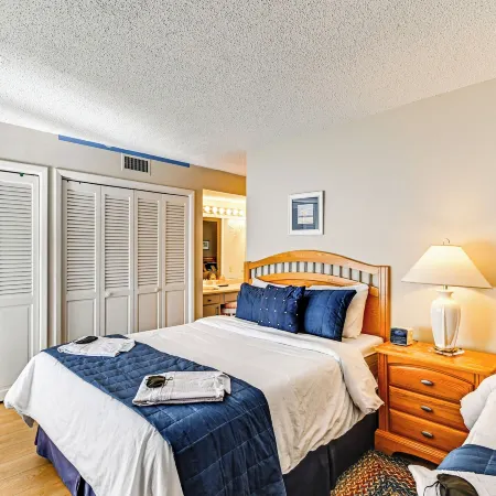 Lakeview Condo w/ Resort Pool: 2 Miles to Golf!
