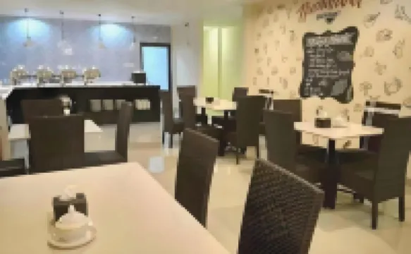 MJs Hotel