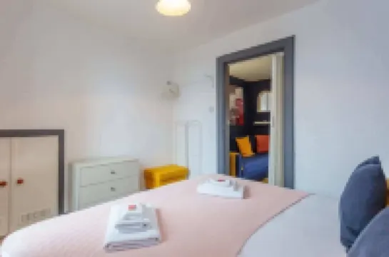 1 Bedroom Scottish Cottage-on Street Parking فنادق في 