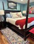 Blue Door Guesthouse – Gorgeous & Spacious 2Br/2BA Pool-Level Retreat