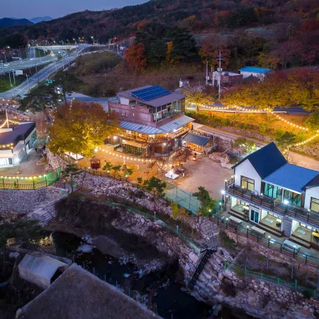 Gunwi Palgongsan Gagopa & Big Rock Pension Отели рядом с достопримечательностью «Храм Пхагеса»