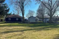 Spacious & Peaceful Suburban Home in Lansing! - 2-Star