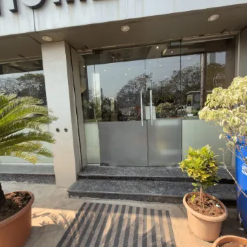 Hotel Hometown - Near BKC Отели рядом с достопримечательностью «Железнодорожный вокзал Дадар»