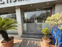 Hotel Hometown - Near BKC