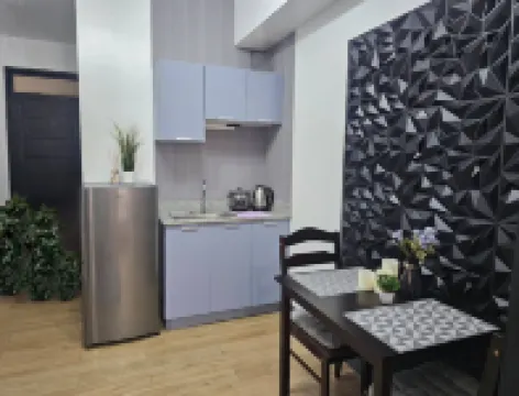 Paseo Verde Las Pinas - Sleeps 2 Adults & 2 Children