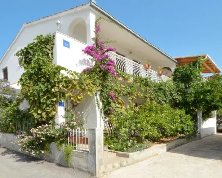 Apartments Paz Hotels in Vinisce