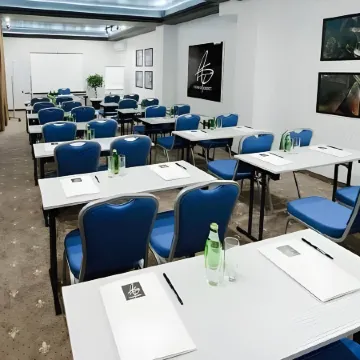 Thomas Albert Отели рядом с достопримечательностью «Триумфальная Арка»