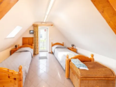 帶泳池的團體住宿，Chevron