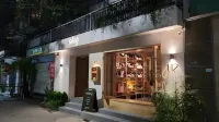 Luxe Paradise Suites Doi Can Hotels near Ba Dinh
