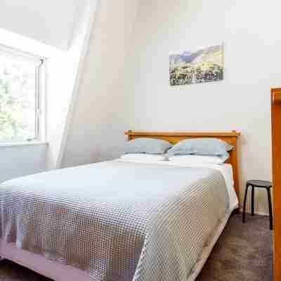 1970's Renovated,self contained 2 bedroom bach Rooms