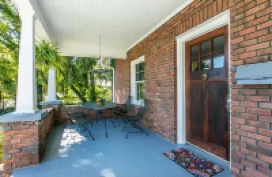 Roomy 5Br Bungalow with Backyard, Walk to Downtown