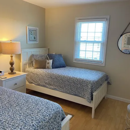 Delightful Oceanside Home Steps to Tranquil Beach: Soak up the Sun and Seabreeze