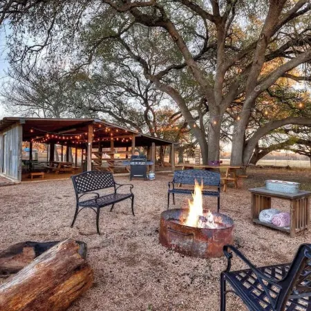 Willies House with Country Views - Shared Party Barn