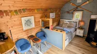 Emlyn's Coppice - Luxury Woodland Glamping Hotels in 