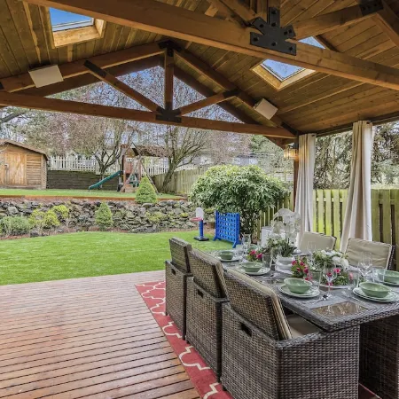 5-Bedroom · Rooftop · Game Room · Sleeps 11 · Lake View
