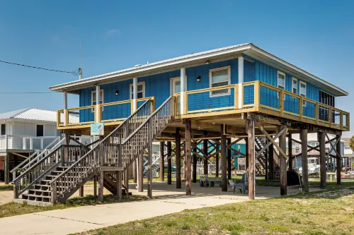 Waterfront Dauphin Island Home w/ Deck & Boat Dock - شاطئ