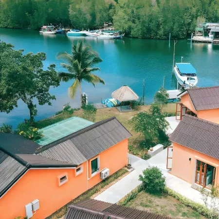 The Little White Bird Traveller Hostel Отели рядом с достопримечательностью «Ban Khlong Chao School»