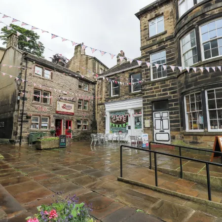 The Peak View - Holmfirth