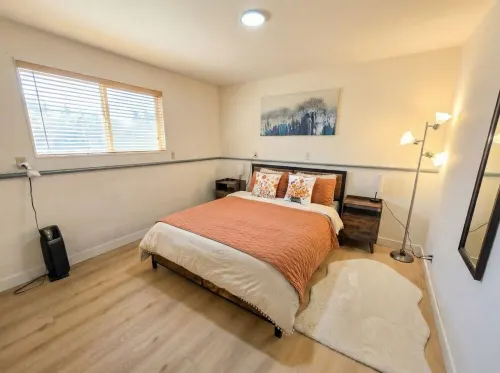 Private guest suite with Full kitchen & laundry