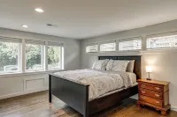 Modern Broadway Luxury: Spacious Seattle Home! - Country Houses