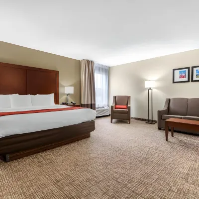 Comfort Inn & Suites Cincinnati Eastgate Hotels near EastGate Mall