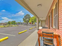 OYO Palm Leaf Motel Hotels in Ashland