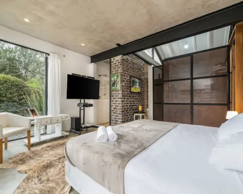 Amazing Private Jacuzzi Juanitolaguna Luxury House Hotels in Retiro