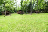 Adorable river front  cabin ,with hot tub on the River