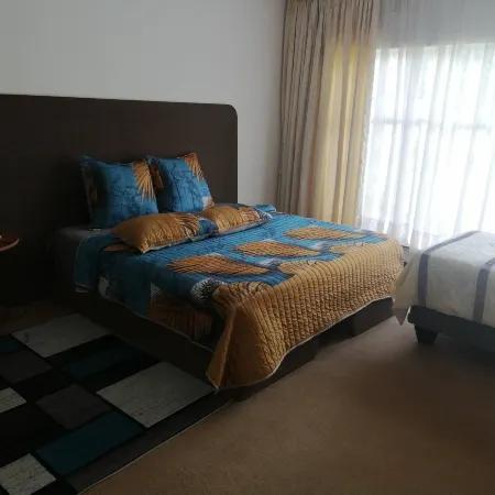 Charming B&B Retreat in Viljoenskroon with Private Entrance