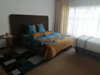 Charming B&B Retreat in Viljoenskroon with Private Entrance