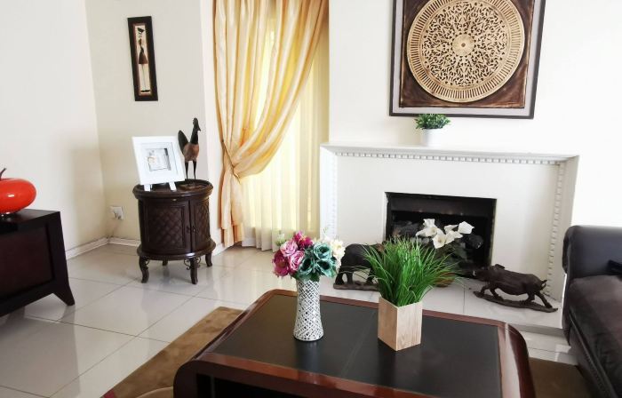 Spacious 4BR Home Pool & Balconies Krantzkloof