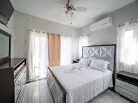 8BR Private Villa in Sosúa - 2 mins from Nightlife のホテル