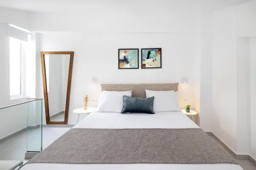 Creta Sun, 201 Mezzanine City View - Homestays