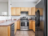 Cozy Downtown Escape - Bungalows