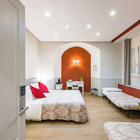 Residenza Matilde Отели рядом с достопримечательностью «Площадь Пьяцца-Беллини»