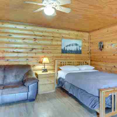 Cedar Falls Cabin Nestled by Honey Creek Rooms