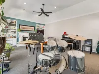 Endless Fun! Family Home w/ Spacious Yard in Clive Hotels in Clive