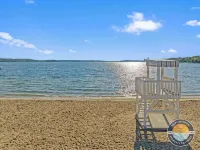 Pool, Beach Walk & Lake Views in Fontana - Villa