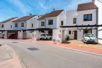 Spacious 4BR Townhouse - Rooftop Terrace - 3-Star