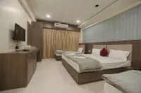 Royal Palace Hotel Surat Velanja - 2-Star