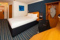 Holiday Inn Express SOUTHAMPTON - WEST by IHG Hotel a 
