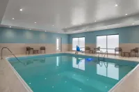 Holiday Inn Express & Suites Muncie Northwest by IHG - Swimmingpools