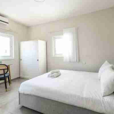 Spacious & Bright 3BR Apartment by Sea N' Rent Rooms