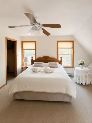 Cozy Family Getaway - Pet Friendly, Fire Pit, BBQ