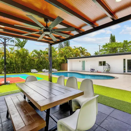 Villa Solara | Pool · Cinema · Basketball Court