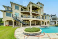 Bayfront Villa w/ Million-dollar Views in Seabrook - Villas
